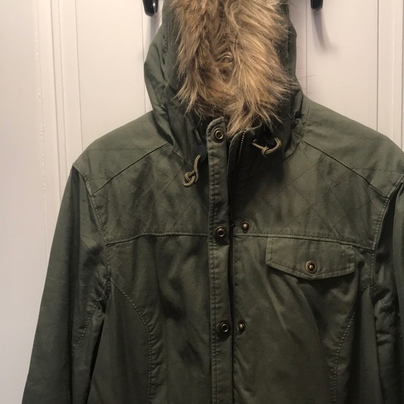 LLBean Explore Parka Large. - Picture 5 of 10
